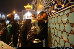 در شام رحلت بانوی کرامت؛

آیین شمعدان گردانی خادمان حضرت معصومه(س) برگزار شد 3