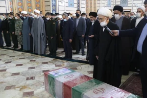 طواف پیکر شهید فخری‌زاده در حرم حضرت معصومه(س)/ اقامه نماز توسط آیت الله نوری همدانی