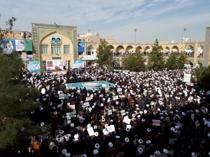 نقش حوزه علمیه تهران در شکل گیری انقلاب بررسی می شود