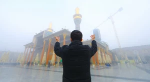 حضور زائران در جوار ضریح امامین جوادین(ع) پس از یک سال تعطیلی