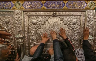 حضور زائران در جوار ضریح امامین جوادین(ع) پس از یک سال تعطیلی 4