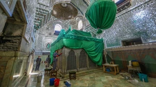 حضور زائران در جوار ضریح امامین جوادین(ع) پس از یک سال تعطیلی 10
