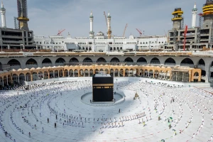تصاویری جدید از برگزاری نماز در مسجدالحرام و مسجدالنبی