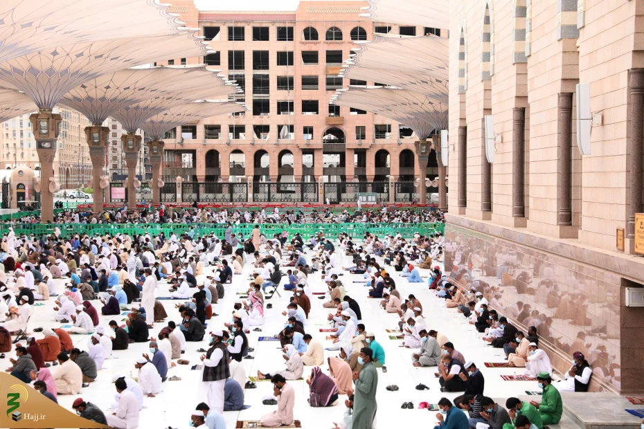 تصاویری از برگزاری نماز در مسجدالحرام و مسجدالنبی 7