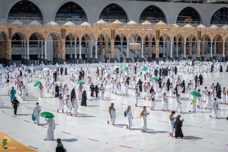تصاویری از برگزاری نماز در مسجدالحرام و مسجدالنبی 12