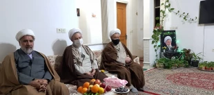 تکریم بعثه مقام معظم رهبری از خانواده‌ مرحوم حجت‌الاسلام نجفی روحانی
 2