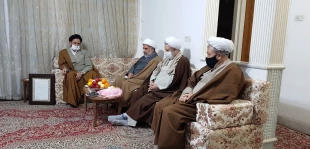 تکریم بعثه مقام معظم رهبری از خانواده‌ مرحوم حجت‌الاسلام نجفی روحانی
 2