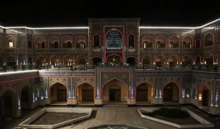 صحن حضرت زهرا(س) در نجف برای نخستین‌بار نورباران شد 2