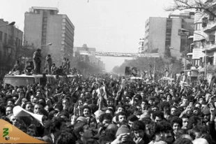 12 بهمن؛ سالروز بازگشت امام خمینی به ایران، آغاز دهه فجر 7