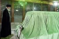 همزمان با آغاز دهه فجر و در آستانه چهل‌ودومین سالروز پیروزی شکوهمند انقلاب اسلامی؛

رهبر انقلاب اسلامی در مرقد امام خمینی(ره) و گلزار شهدا حضور یافتند 2