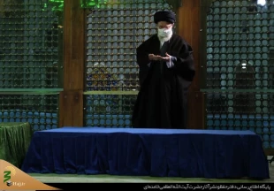 همزمان با آغاز دهه فجر و در آستانه چهل‌ودومین سالروز پیروزی شکوهمند انقلاب اسلامی؛

رهبر انقلاب اسلامی در مرقد امام خمینی(ره) و گلزار شهدا حضور یافتند 6