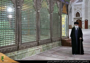همزمان با آغاز دهه فجر و در آستانه چهل‌ودومین سالروز پیروزی شکوهمند انقلاب اسلامی؛

رهبر انقلاب اسلامی در مرقد امام خمینی(ره) و گلزار شهدا حضور یافتند 10