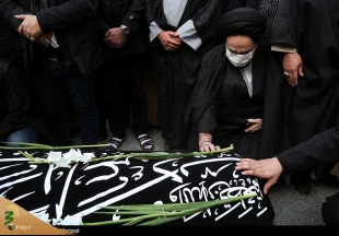 پیکر معاون فقید امور بین ‌الملل بعثه مقام معظم رهبری در قم به خاک سپرده شد
 3