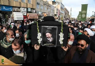 پیکر معاون فقید امور بین ‌الملل بعثه مقام معظم رهبری در قم به خاک سپرده شد
 3