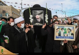 پیکر معاون فقید امور بین ‌الملل بعثه مقام معظم رهبری در قم به خاک سپرده شد
 3
