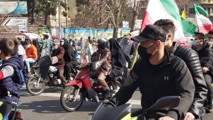 ۴۲ سالگی انقلاب اسلامی؛

راهپیمایی خودرویی و موتوری ۲۲ بهمن در سراسر کشور برگزار شد 9