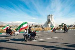 ۴۲ سالگی انقلاب اسلامی؛

راهپیمایی خودرویی و موتوری ۲۲ بهمن در سراسر کشور برگزار شد 12