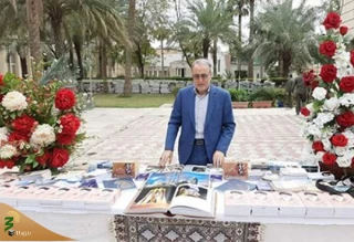 توزیع کتاب «عصر الامام الخمینی قدس سره» در میان نخبگان عراقی