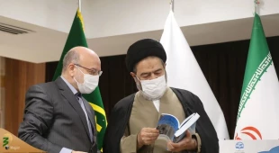 کتاب «بررسی اسناد زیارت دولت‌مردان مسلمان از حرم رضوی» منتشر شد
 3