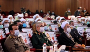 رونمایی از ۲۰۰ عنوان کتاب درباره نقش روحانیت در دفاع مقدس
 3