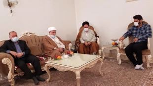 تکریم بعثه مقام معظم رهبری از خانواده‌ مرحوم حجت‌الاسلام مظلومی
 2