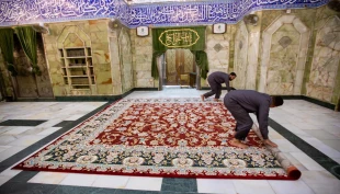 حرم عباسی در آستانه ماه رمضان با فرش‌های جدید مفروش شد 3