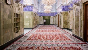 حرم عباسی در آستانه ماه رمضان با فرش‌های جدید مفروش شد