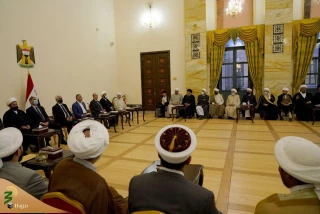 الکاظمی در دیدار علما و روحانیون:

عراق امروز به گفتمان معتدل به شدت نیاز دارد 