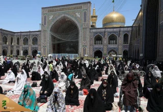اقامه نماز عید فطر در حرم امام رضا (ع)