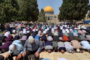 برپایی نماز جمعه در مسجد الاقصی با حضور ده ها هزار نمازگزار فلسطینی