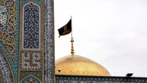 حرم مطهر امام رضا (ع) در عزای امام صادق (ع) سیاهپوش شد