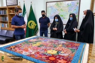 اهدای فرش نفیس دستباف به موزه آستان قدس رضوی
