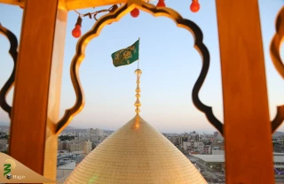 پرچم گنبد حرم حضرت معصومه(س) در شب میلاد کریمه اهل بیت تعویض شد