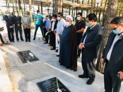 بمناسبت هفته حج مراسم گل افشانی و غبارروبی مزارشهدای منا استان خراسان جنوبی انجام شد.
 6