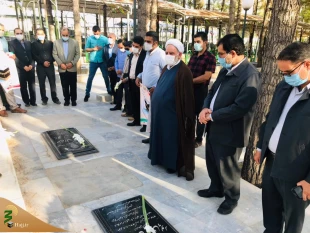بمناسبت هفته حج مراسم گل افشانی و غبارروبی مزارشهدای منا استان خراسان جنوبی انجام شد.
 6