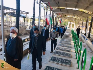 بمناسبت هفته حج مراسم گل افشانی و غبارروبی مزارشهدای منا استان خراسان جنوبی انجام شد.
 7