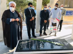 بمناسبت هفته حج مراسم گل افشانی و غبارروبی مزارشهدای منا استان خراسان جنوبی انجام شد.
 9