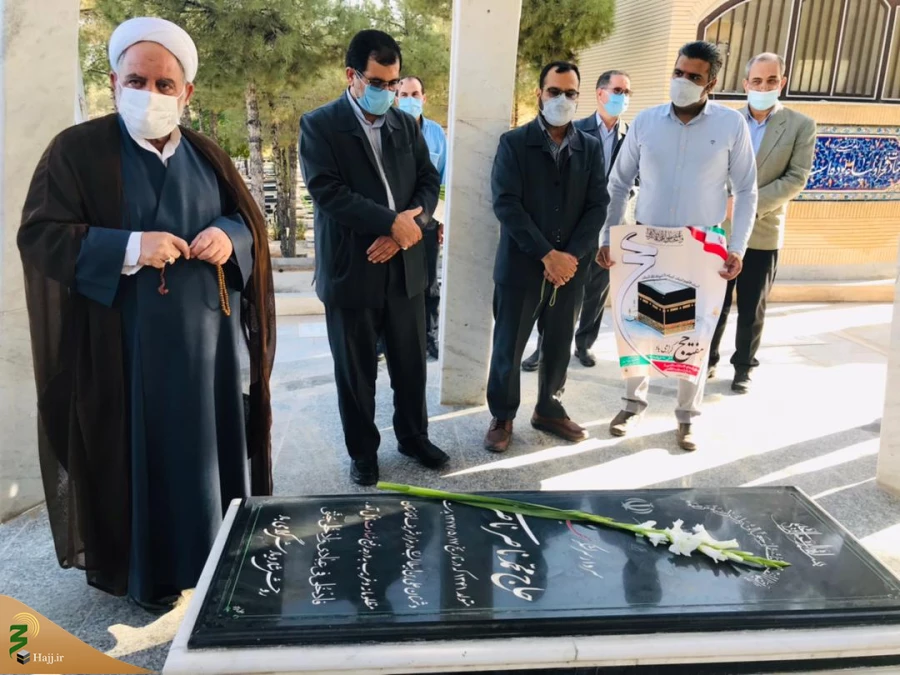 بمناسبت هفته حج مراسم گل افشانی و غبارروبی مزارشهدای منا استان خراسان جنوبی انجام شد.
 9