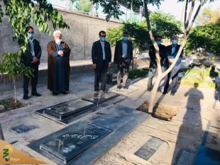 بمناسبت هفته حج مراسم گل افشانی و غبارروبی مزارشهدای منا استان خراسان جنوبی انجام شد.
 11
