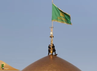 همزمان با سالروز ولادت امام رضا(ع)

آیین تعویض پرچم گنبد منور و پوشش ضریح مطهر رضوی برگزار شد