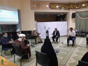نشست با موضوع " امام حسین ( ع ) ، اربعین و نقش شوراهای اسلامی " در بندرعباس برگزار شد 4
