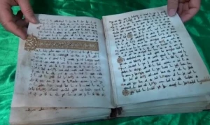 حجت‌الاسلام فتح‌الله زاده عنوان کرد:

نمایش قرآن نفیس با خط کوفی به سبک ایرانی در موزه حرم حضرت معصومه(س)