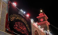 به مناسبت شهادت امام باقر(ع) پرچم عزا در حرم حضرت علی(ع) برافراشته شد 5