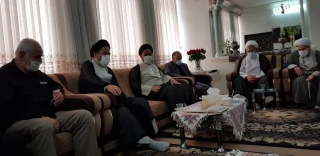 حضور سرپرست حجاج ایرانی در منزل مرحوم حجت‌الاسلام رضوانی برای عرض تسلیت
