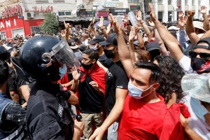 شبه‌کودتا در تونس؛ نخست وزیر و رئیس پارلمان برکنار شدند