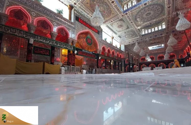 تمیز کردن حرم امام حسین (ع) پس از برپایی عزاداری روز سیزدهم محرم
 2