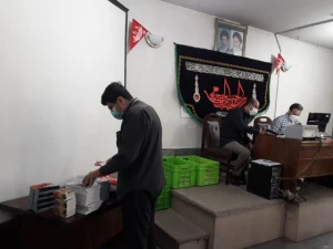 توزیع محصولات فرهنگی بین زائران اصفهانی اربعین 