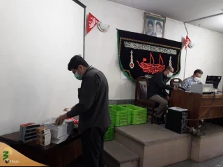 توزیع محصولات فرهنگی بین زائران اصفهانی اربعین 