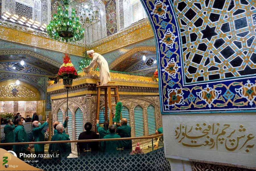 آیین تعویض پوش ضریح مطهر رضوی همزمان با سوم ربیع الاول
 14
