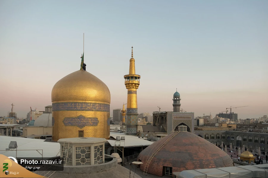 تعویض پرچم گنبد حرم مطهر رضوی همزمان با سوم ربیع الاول
 9